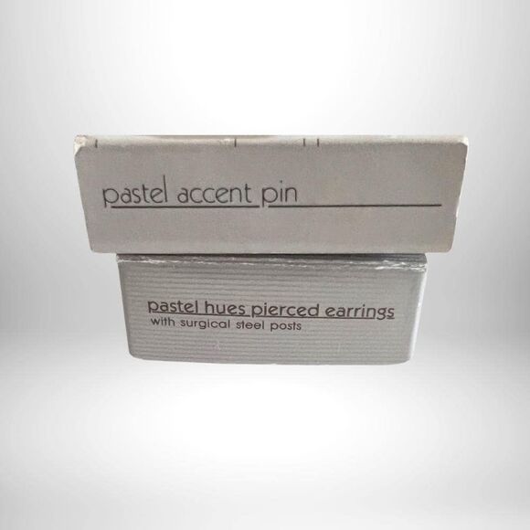 Vintage Pastel Hues Earrings and Accent Brooch Avon Exclusive - Signed - NIB - Picture 7 of 7